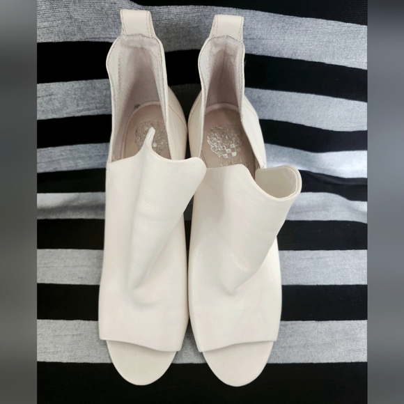 ❤️Vince Camuto White Leather Peep Toe Bootie, size 11 - Picture 4 of 9